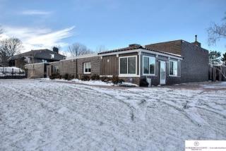 220 Heavenly Dr, Omaha, NE 68154-2136