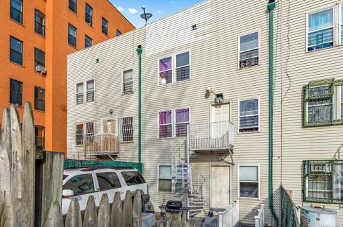 588 165th St, Bronx NY 10459-3273 exterior