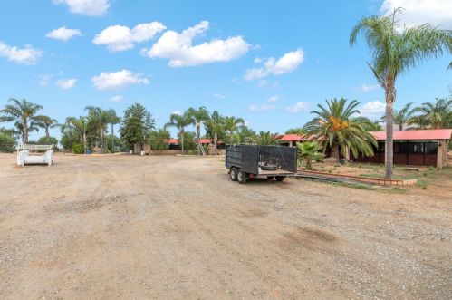 19030 Santa Rosa Mine Rd, Perris CA 92570-7769 exterior