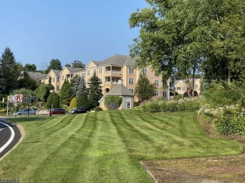 102 Cleveland Ln, Rockaway NJ  07866-5800 exterior