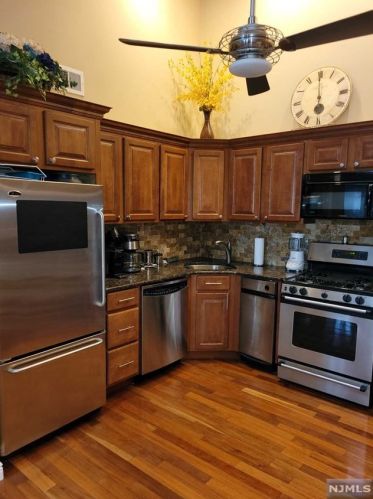 578 Holly Ct, Mahwah NJ 07430-3437 exterior