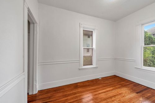 1560 Wealthy St, Grand Rapids MI 49506-2748 exterior