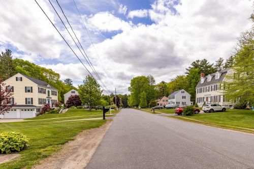 22 Greenleaf Dr, Seabrook NH 03874-4045 exterior