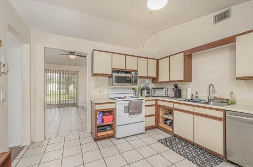 129 Ridgecrest Dr, Fort Pierce FL  34953-5450 exterior