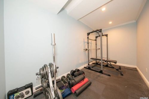 15 Aly Pond Ct, Huntington Station NY 11746-5875 exterior