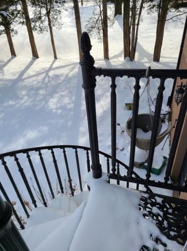 99 Elm St, North Haven CT 06473-2509 exterior