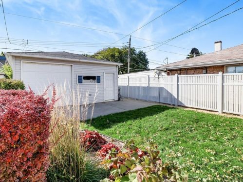 5655 63 Pl, Chicago IL 60638-5011 exterior