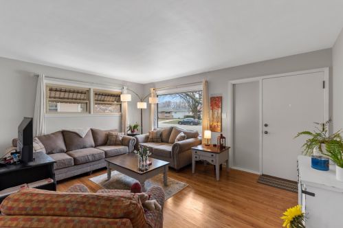 2886 94th St, Milwaukee WI  53227-3304 exterior