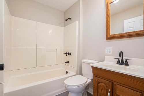 5134 Keyes Dr, Kalamazoo MI  49004-2614 exterior