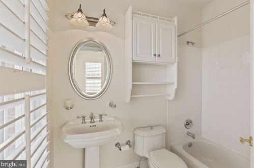 5802 Bent Twig Rd, Mc Lean VA 22101-1806 exterior