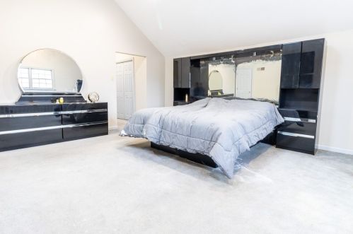 4942 2 Ave, Pittsburgh PA 15207-4600 exterior