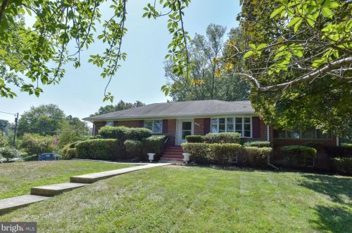 1642 Evers Dr, Mc Lean VA  22101-5012 exterior