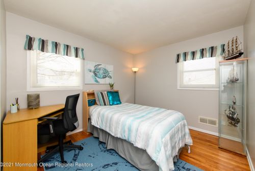 32 Berkshire Rd, Old Bridge NJ 08857-1601 exterior