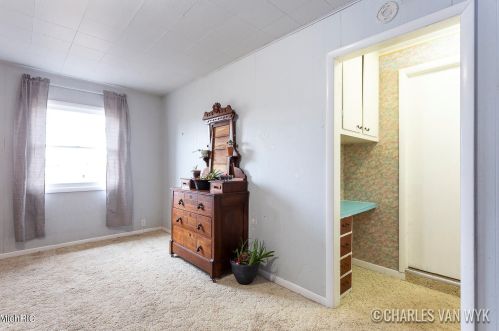 305 Jones St, Grant MI 49327-9143 exterior