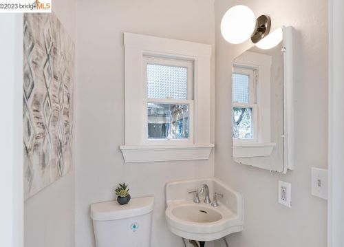 2542 Chilton Way, Berkeley CA 94704-2807 exterior