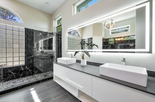 4055 1 Ave, Naples FL 34102-5905 exterior