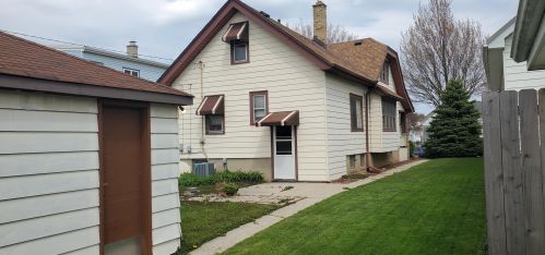 1221 75th St, Milwaukee, WI 53214-3022
