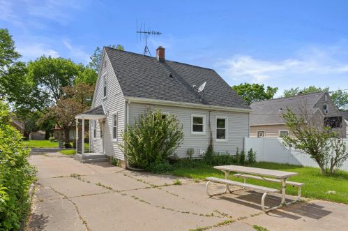 2954 55, Milwaukee WI 53219-3348 exterior