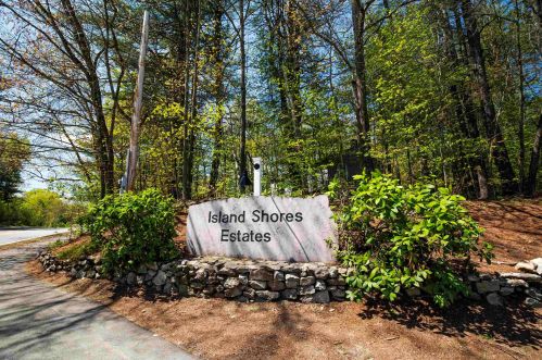 15 Great Falls Dr, Concord NH  03303-1596 exterior