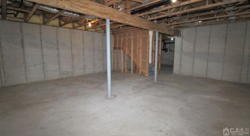 607 Evergreen Ct, New Brunswick NJ 08902-2337 exterior