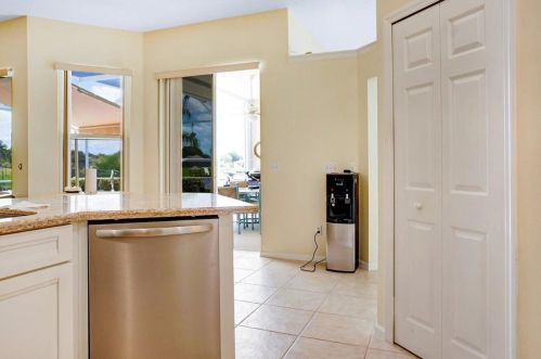 272 Surfside Ave, Fort Pierce FL  34983-1286 exterior