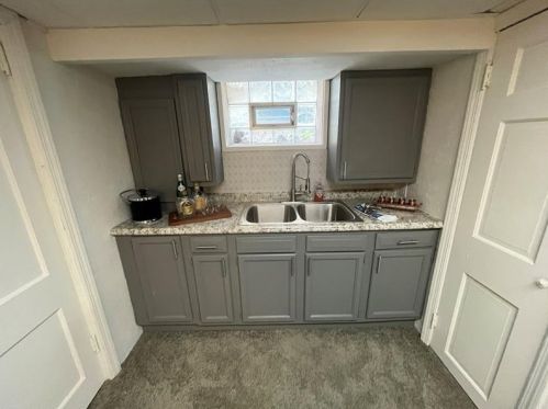 2066 Pioneer Ave, Pittsburgh PA 15226-1345 exterior