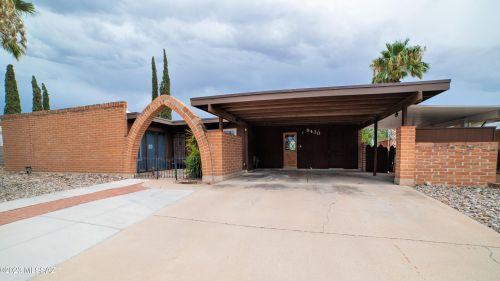 9430 Lurlene Dr, Tucson, AZ 85730-2140