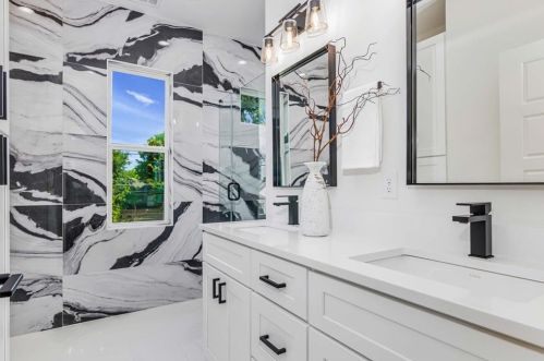 1308 13 St, Austin TX 78702-2553 exterior