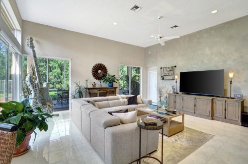 8211 Muirhead Cir, Boynton Beach FL 33472-5064 exterior