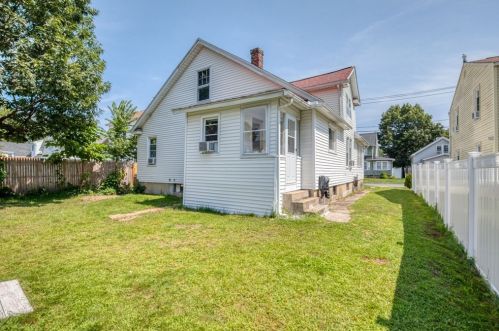 28 Merrimac Ave, Springfield MA  01104-2718 exterior