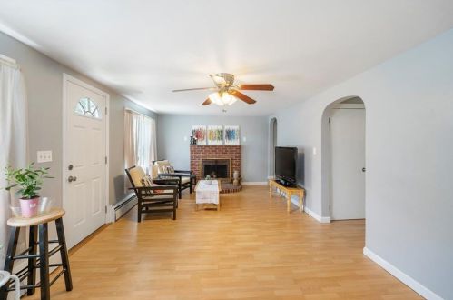 268 Morin St, Woonsocket RI  02895-2333 exterior