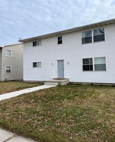 1635 Johnston Dr, Manitowoc, WI 54220-2226