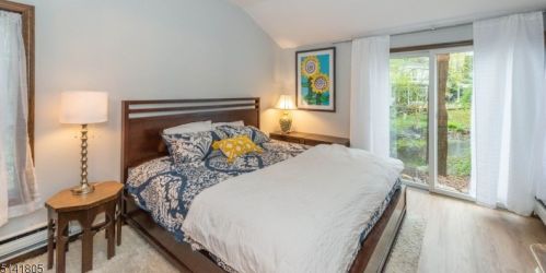 86 Lakewood Dr, Parsippany NJ 07834-2819 exterior