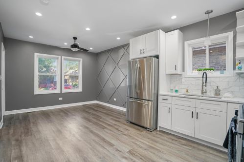 10219 Bensley Ave, Chicago IL 60617-6128 exterior