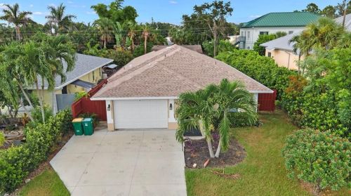 865 105 Ave, Naples FL 34108-1838 exterior