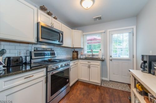 14 Lackawanna Trl, Hopatcong NJ  07843-1215 exterior