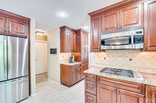 102 King St, Edison NJ 08820-1023 exterior