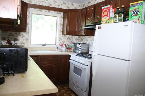 526 Simpson Pl, Peekskill NY 10566-4522 exterior