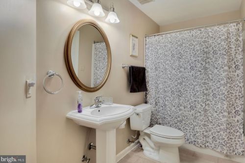 10720 Cloverbrooke Dr, Rockville MD 20854-6372 exterior