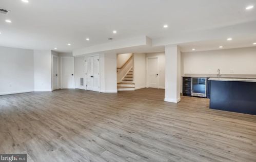 6811 Dillon Ave, Mc Lean VA 22101-4401 exterior