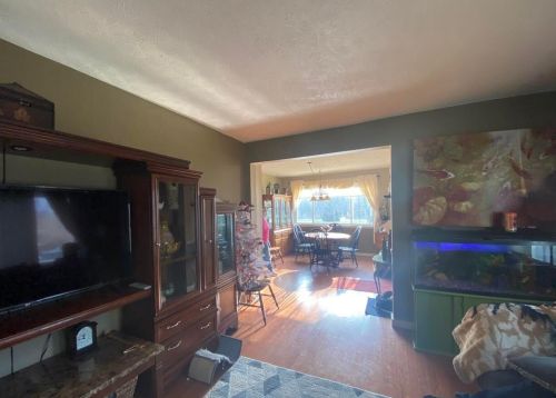 225 Jefferson St, Lowell MI 49331-1120 exterior