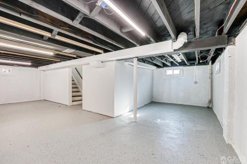 85 Gdn Ter, Edison NJ 08817-4501 exterior