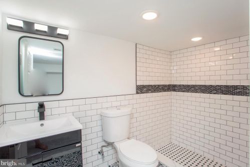 5809 Ditman St, Philadelphia PA 19135-4043 exterior