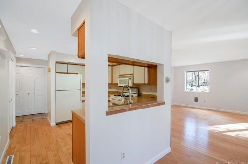 8 The Laurels, Enfield CT 06082-2349 exterior