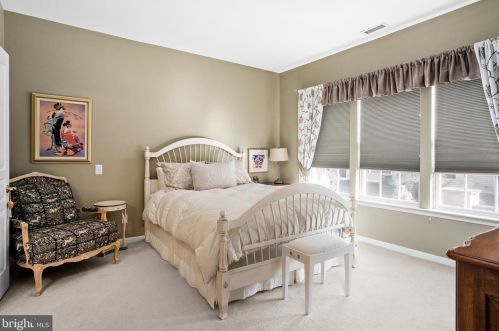 49 Falcon Ct, Trenton NJ 08690-2466 exterior