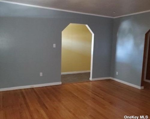 177 Arizona Rd, Babylon, NY 11704-2533