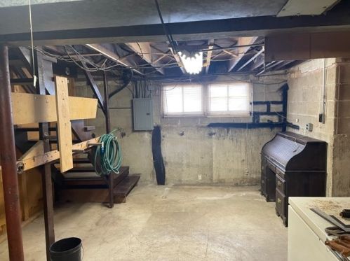 11929 Leamington Ave, Chicago IL 60651-2923 exterior