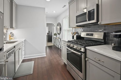 1409 Hopkins St, Washington DC 20036-5922 exterior