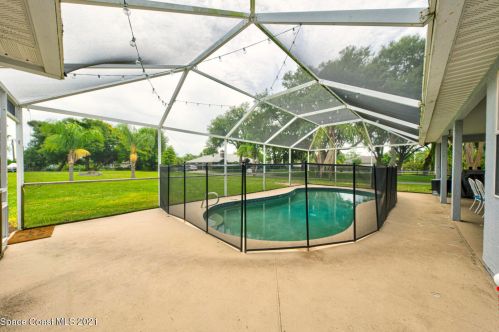 1520 Tropical Trl, Merritt Island FL 32952-5135 exterior