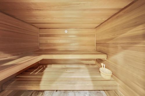 1542 Oakdale Ave, Chicago IL 60657-4024 exterior